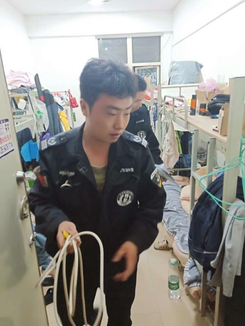 2018年12月23日 19:00点高科全休保安对园区宿舍用电安全,阳台花盆