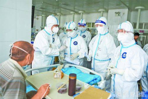 全国新冠肺炎医疗救治专家组专家郑瑞强: 不断优化治疗方案 精心救治