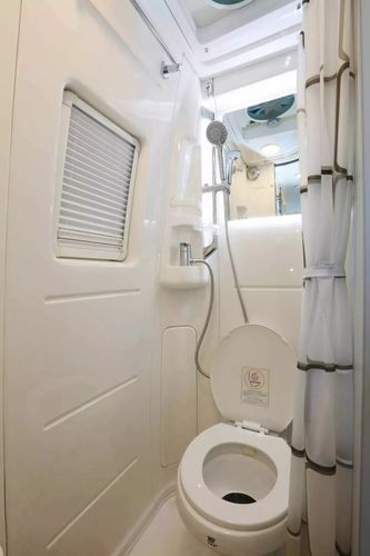 宇通依维柯欧胜b530标准版b型房车纵置床
