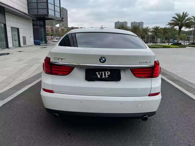 2014年宝马gt535售价135万是一款多功能的家庭实用轿跑汽车