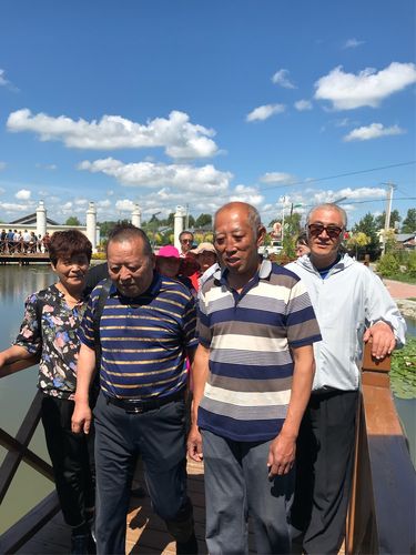 2018年7月6日海北车站童年的兄弟姐妹相聚在海伦