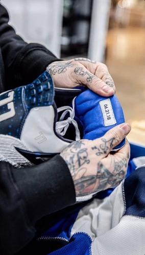 两款aj4堡垒之夜定制款,东契奇21岁生日礼物,库班真联盟好老板