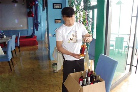 酒托嫌疑人和他们贩卖的假酒 渝中警方供图