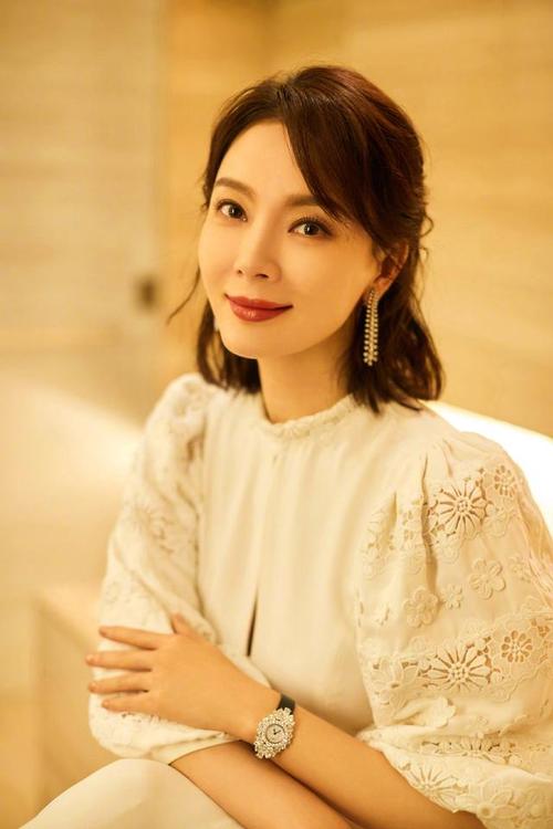 女王陈数拿奖无数气场全开,却曾自卑无比,被老师说笑比哭还难看