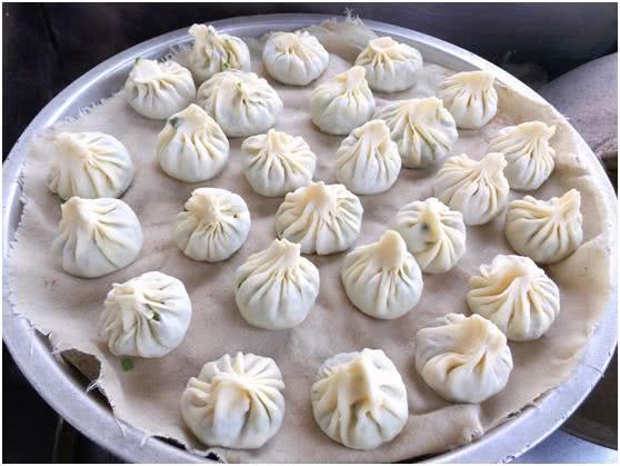 蒸包子不用和面了!皮薄馅大,晶莹剔透,5分钟搞定,好吃又好看