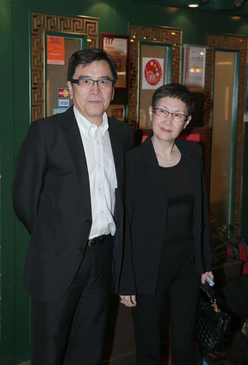姜大卫夫妇罕见结伴露脸,公开支持儿子出道,李琳琳大