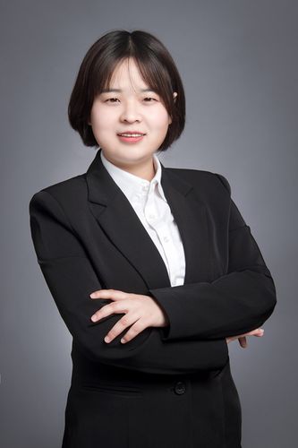 陈丹       设计总监 设计理念: 将设计融于人性,将家居带入悠闲自在