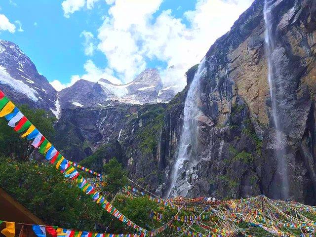 下雨崩村神瀑飞来寺住