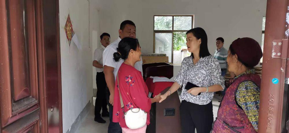 中共云县委副书记,县人民政府代理县长丁玲到幸福镇