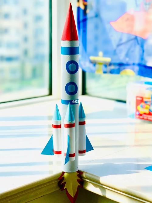 国庆节亲子手工太空飞船,废旧纸筒.