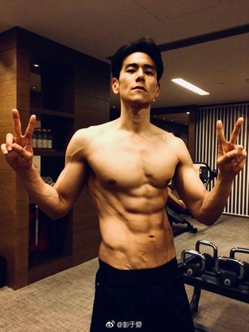 龚俊腹肌含铁量很高 盘点娱乐圈有完美腹肌的男明星