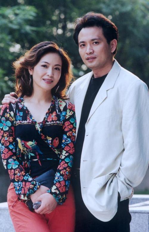 我非常喜欢扮演莫顿白的演员,他叫丁志诚,一个非常man的人.