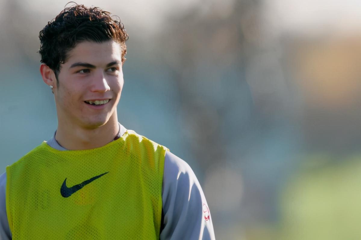 发型的变化告诉你,为什么c罗可以十年如一日,持续的保持巅峰