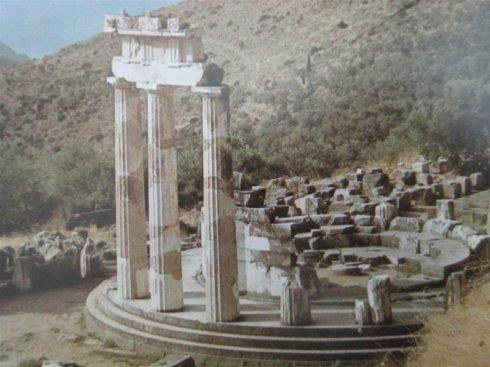 世界之脐——希腊德尔斐