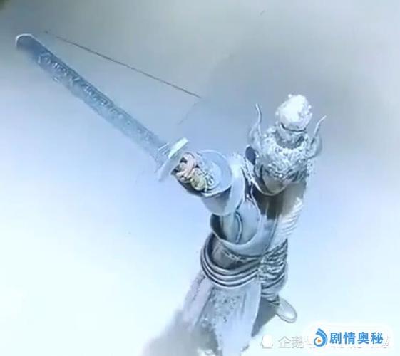 仙剑3:镇妖剑的灵力是金色的,魔剑的灵力是红蓝色的,神魔剑