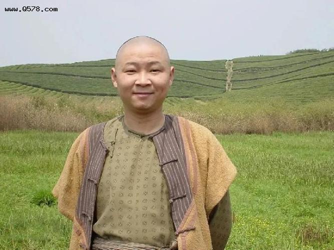 康熙微服私访记三德子娶小15岁漂亮名模养鸡当亿万富翁