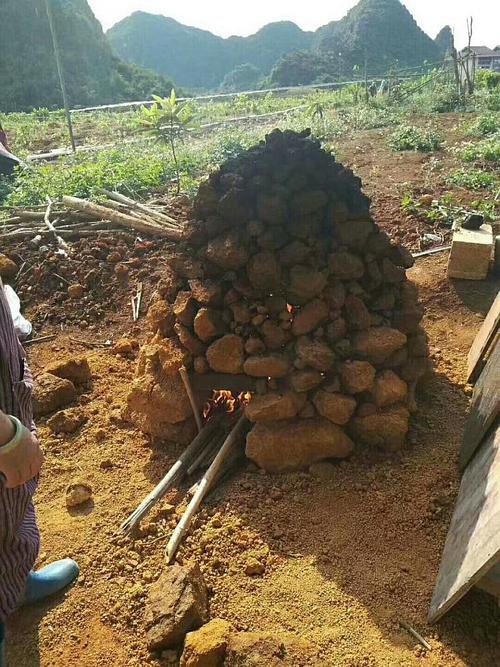 砌个窑洞考土鸡,烤红薯,是不是找回了童年的乐趣