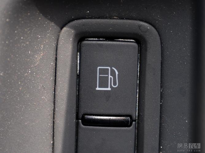 2 coupe--油箱盖开启控制 / 110