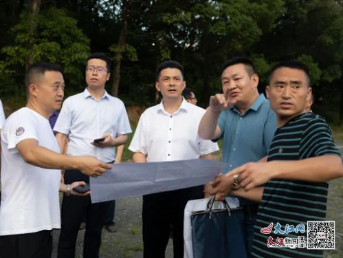 广丰区委书记胡心田调研指导乡村