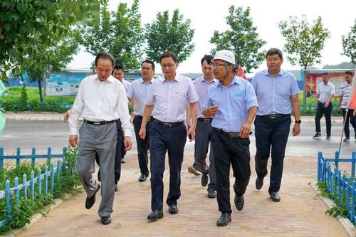 李海峰副市长调研市体育中心项目建设