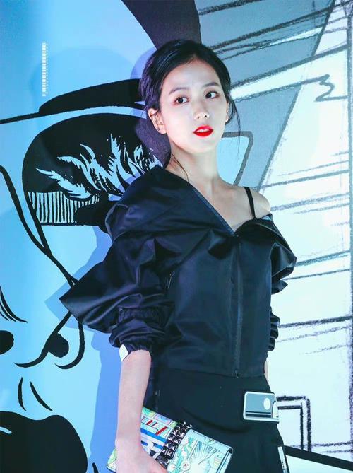 雪滴花收视率持续下跌金智秀演技引热议不过颜值真的很高