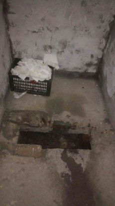 房后是一个臭水沟,恶臭扑鼻,旱厕更恶心,下次肯定不会再去了