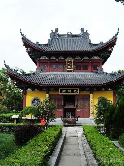 展开全部 福严寺,位于浙江省桐乡市境内江南古运河左岸凤鸣街道,东距