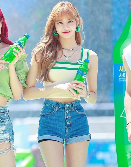 毛孔粗大可以用补水面膜吗 紧致补水面膜大盘点 lisa非主流逆袭成