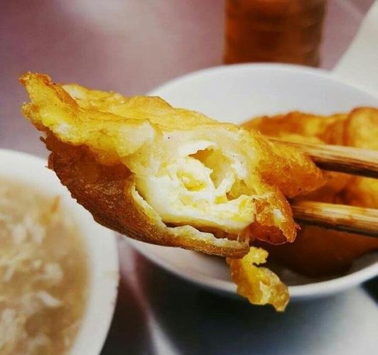 油条里面灌鸡蛋,隐藏在巷子里的民间小吃