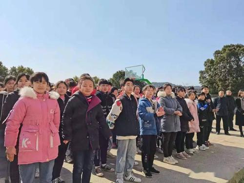 王格楠向江头中学捐资助学十万元
