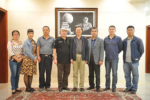 赛福鼎·艾则孜藏书馆位于乌鲁木齐市北京南路,原址是赛福鼎·艾则孜