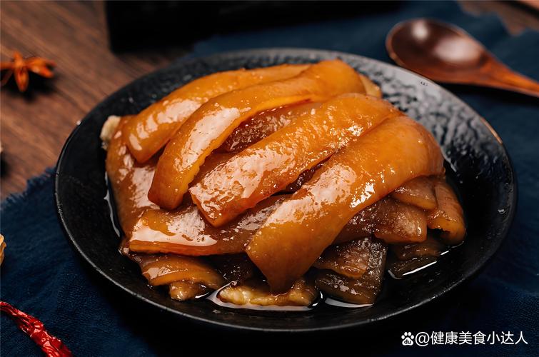 家常炖猪皮的做法,软糯q弹的美味秘诀,一道备受欢迎的菜肴