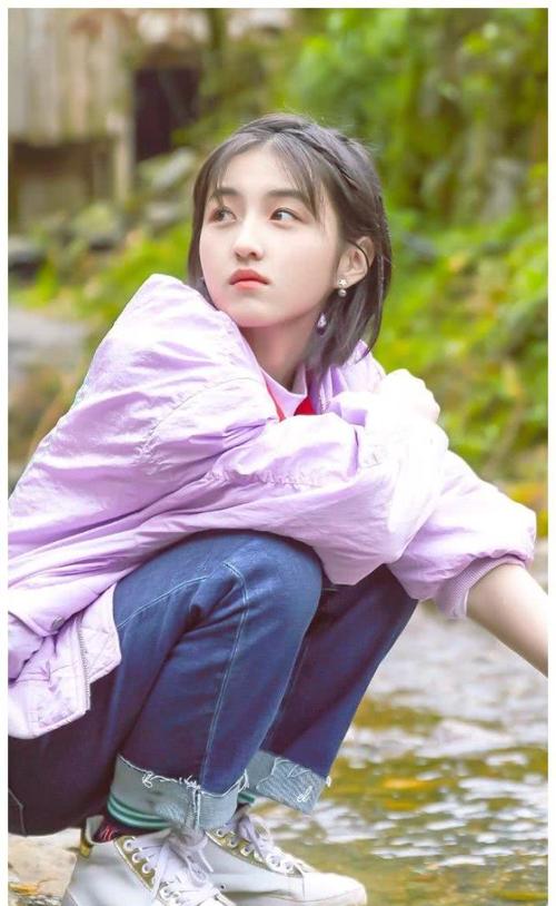 甜酷风太好看了,"张子枫式"穿搭,这样的妹妹谁不爱?