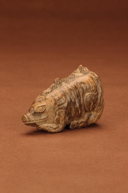 lot 4783 沉香雕猪鼻龙