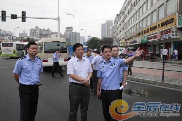 长沙四个堵点交通优化 多路段增设隔离护栏(图)