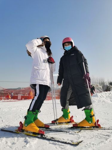 滑雪 威海地中海雪场_休闲玩乐_滑雪_海地_地中海游乐园攻略_游乐园