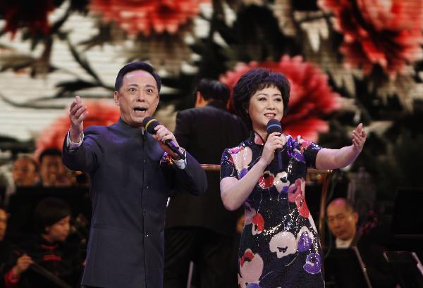 12月6日,京剧名家于魁智(左)和李胜素在演唱京剧《大唐贵妃》.