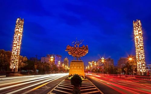 2000年以后 特别是"一办三创"以来 西昌城市建设步入跨越式发展的时期