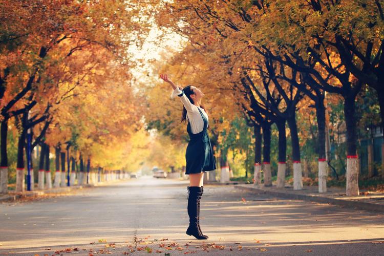 枫叶人像雅依摄影