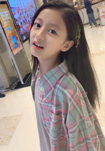 最怕最美童星裴佳欣长大,学会穿"婚纱",美到老阿姨心都化了!
