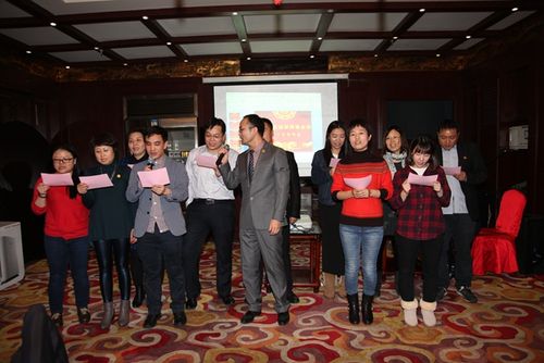 吴雷总监携行政部表演合唱《我们惠诚有力量》