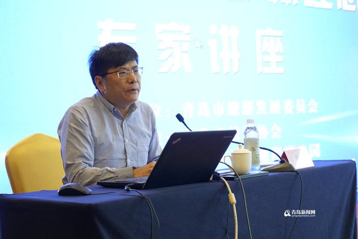 中国旅游研究院院长,经济学博士,华侨大学,河南大学博士生导师戴斌