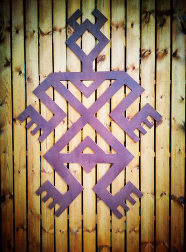 黎族是母系社会,女人做饭,带孩子,种田,好伟大啊.