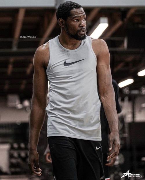 虚假的杜兰特ps版肌肉照走红身材劲爆太夸张引网友疯狂斗图