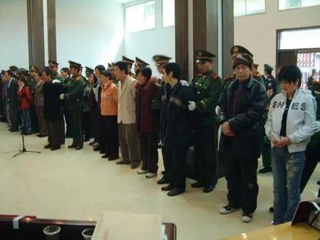 庭审现场 为牟取暴利,犯罪分子竟然丧心病狂,盗拐不成居然公开抢劫