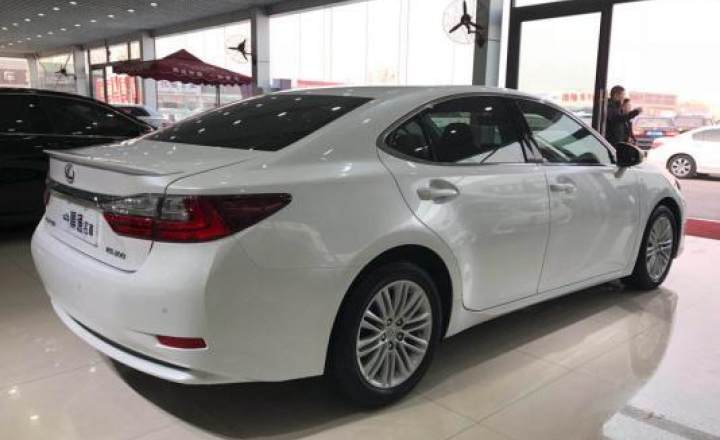 雷克萨斯eses200精英型白色自动档