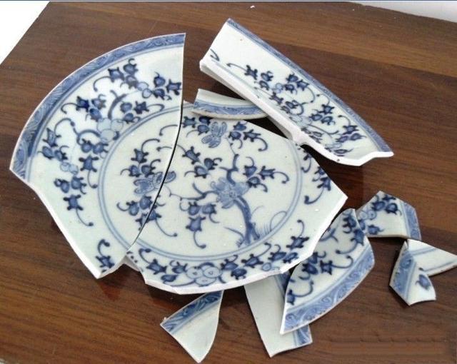 玻璃或盘子打碎,是好兆头.