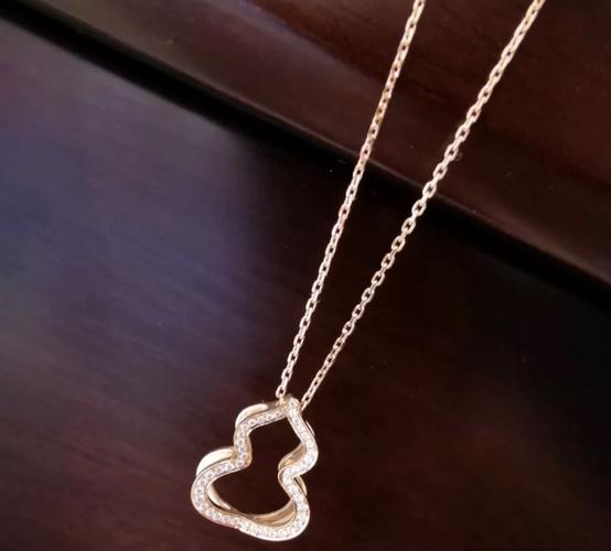 老凤祥 葫芦镂空钻石项链