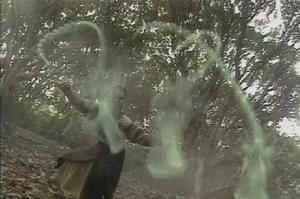 法王自练成十层"龙象般若功"后,今日方初逢高手,正好一试,见 周伯通