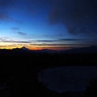 形容黎明前黑夜的头像图片大全点击鼠标右键下载